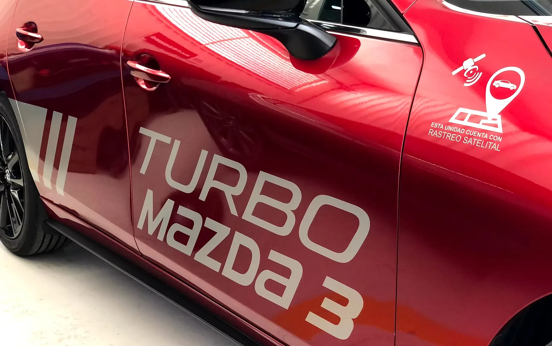 Rotulación vehicular en vinil, Mazda 3 Turbo