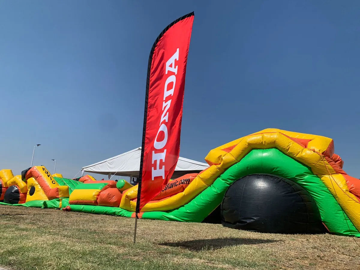 Banderas publicitarias e inflable Honda